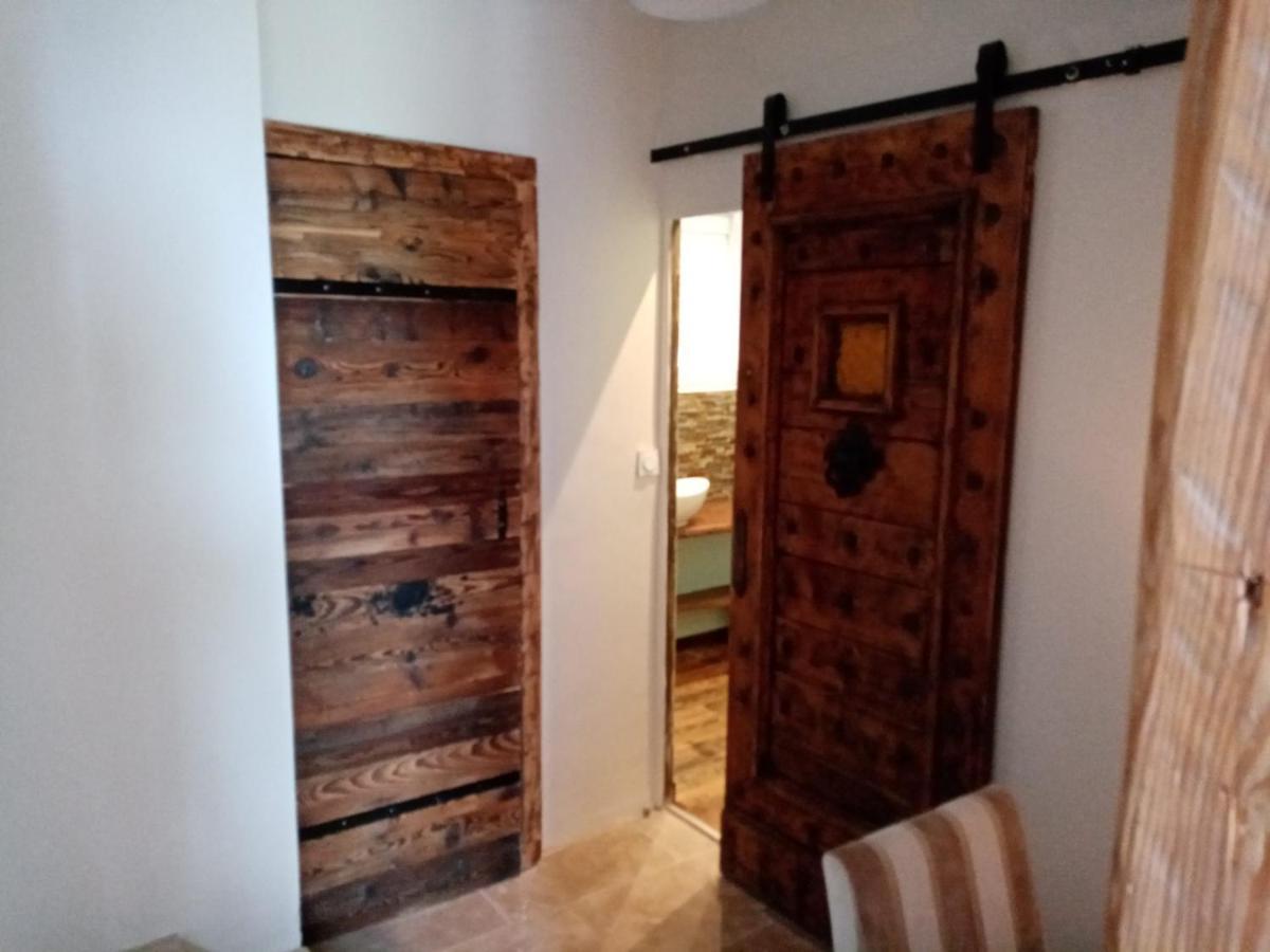 Saint-Maximin  L'Atelier Bed & Breakfast エクステリア 写真